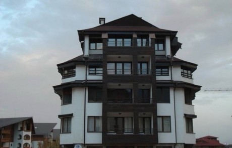 Двустаен апартамент срещу лифта в Банско